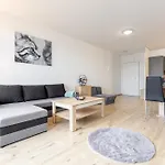 Affittacamere Sunny Haven: Modern 2br,garage, Wifi,stream *