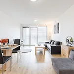 Sunny Haven: Modern 2br,garage, Wifi,stream Bratislava