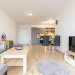 Sunny Haven: Modern 2br,garage, Wifi,stream Affittacamere *