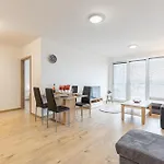 Affittacamere Sunny Haven: Modern 2br,garage, Wifi,stream
