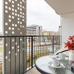 Sunny Haven: Modern 2br,garage, Wifi,stream