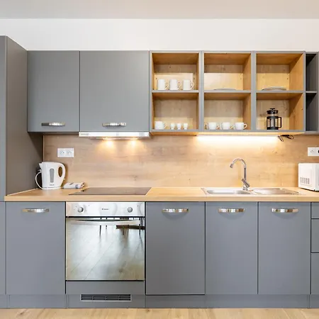 Sunny Haven: Modern 2br,garage, Wifi,stream * Bratysława