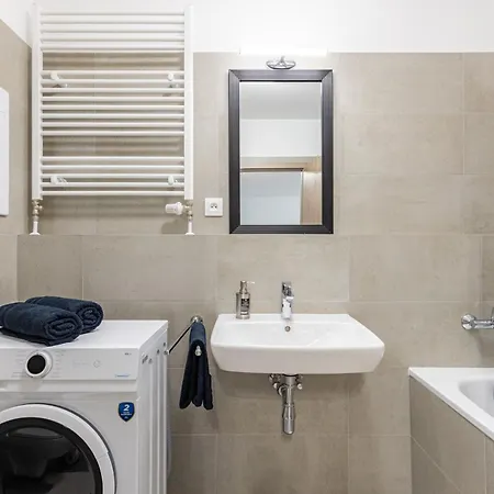 Pensjonat Sunny Haven: Modern 2br,garage, Wifi,stream Bratysława