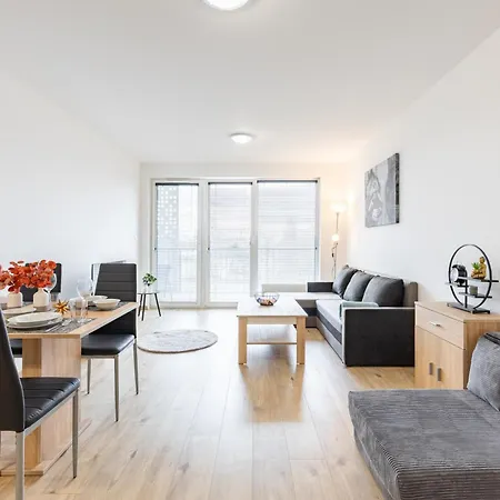 Sunny Haven: Modern 2br,garage, Wifi,stream Братислава