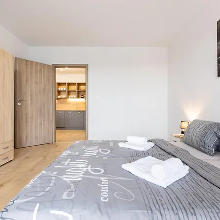 Sunny Haven: Modern 2br,garage, Wifi,stream Pensjonat *