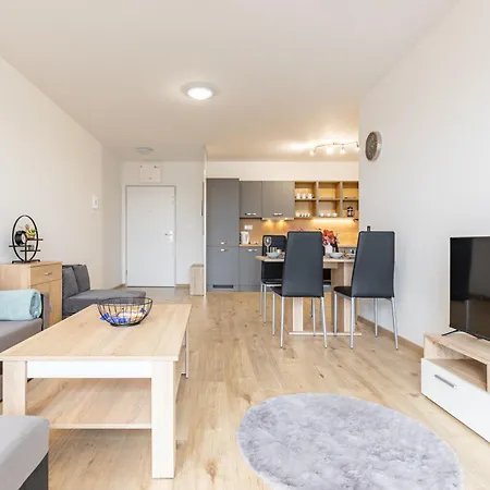 Sunny Haven: Modern 2br,garage, Wifi,stream Pensjonat *