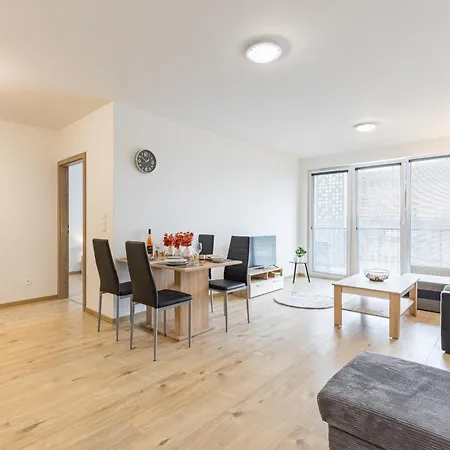 Pensjonat Sunny Haven: Modern 2br,garage, Wifi,stream