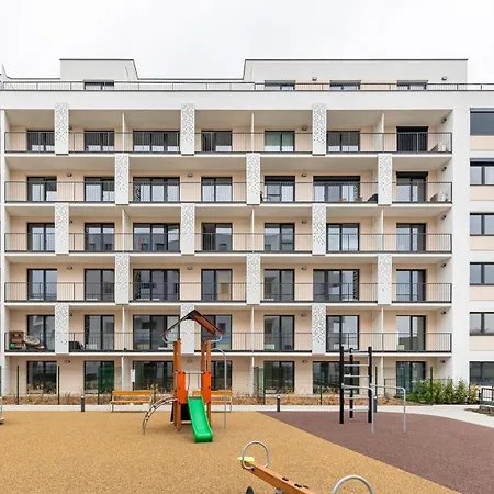 Sunny Haven: Modern 2br,garage, Wifi,stream Гостевой дом Братислава