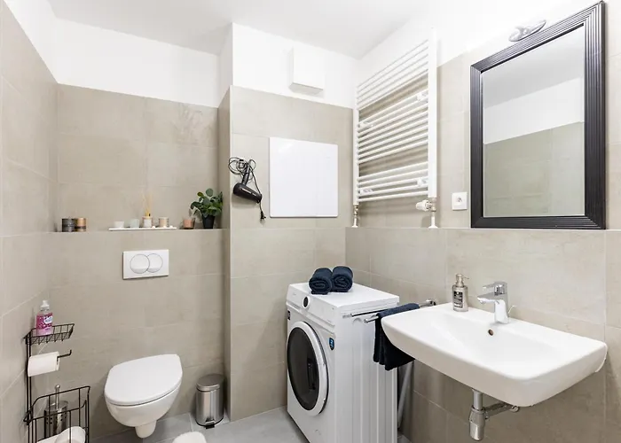 Guest house Sunny Haven: Modern 2br,garage, Wifi,stream