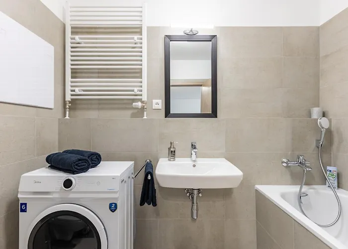 Guest house Sunny Haven: Modern 2br,garage, Wifi,stream Bratislava