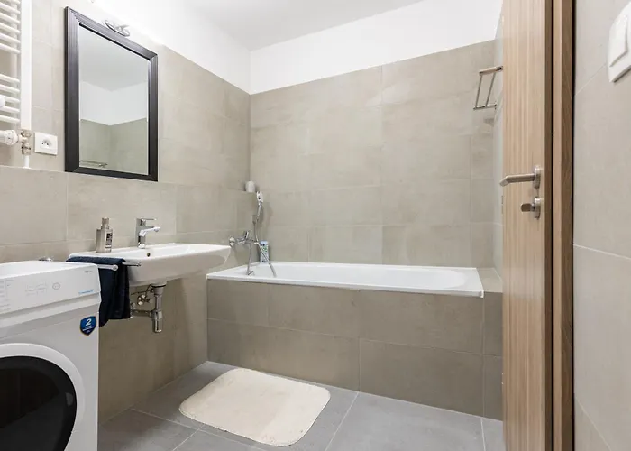 Guest house Sunny Haven: Modern 2br,garage, Wifi,stream