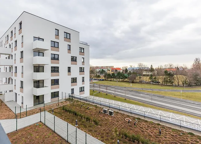 Guest house Sunny Haven: Modern 2br,garage, Wifi,stream Bratislava