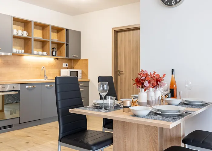 Sunny Haven: Modern 2br,garage, Wifi,stream Bratislava