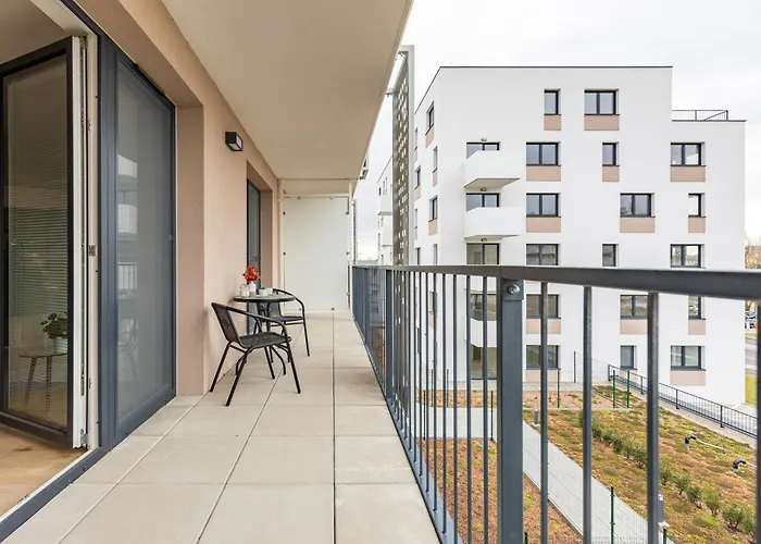 Sunny Haven: Modern 2br,garage, Wifi,stream Guest house