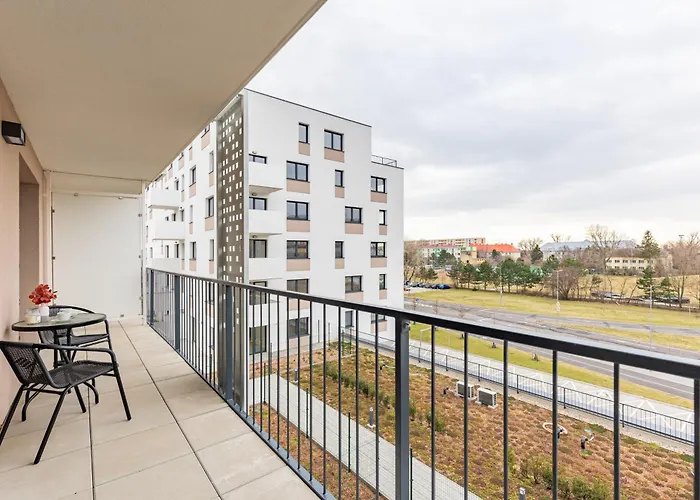 Гостевой дом Sunny Haven: Modern 2br,garage, Wifi,stream Братислава