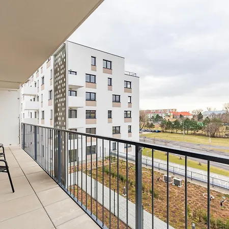 Pensjonat Sunny Haven: Modern 2br,garage, Wifi,stream Bratysława