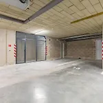 Penzion Sunny Haven: Modern 2br,garage, Wifi,stream Bratislava
