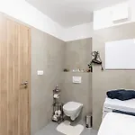 Sunny Haven: Modern 2br,garage, Wifi,stream * Bratislava