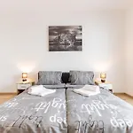 Penzion Sunny Haven: Modern 2br,garage, Wifi,stream