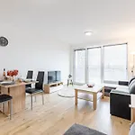 Penzion Sunny Haven: Modern 2br,garage, Wifi,stream *