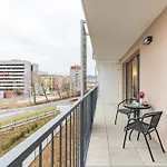 Sunny Haven: Modern 2br,garage, Wifi,stream Penzion Bratislava